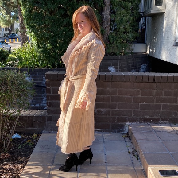 BEBE VINTAGE BEIGE RABBIT FUR + SILK COAT W LEATHER BELT LIKE NEW / NEVER WORN - Picture 2 of 5